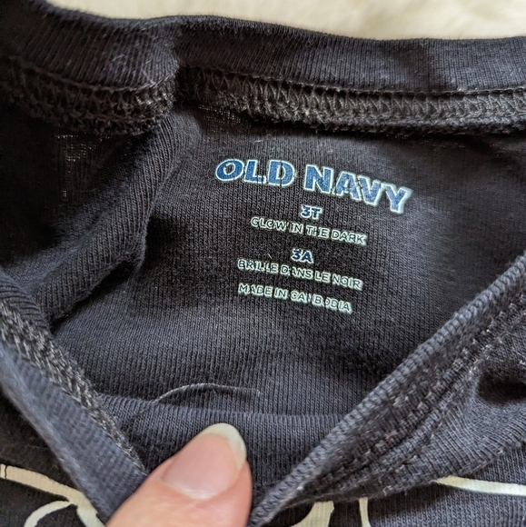 OLD Navy glow in the dark skeleton pjs 3t - Picture 4 of 5